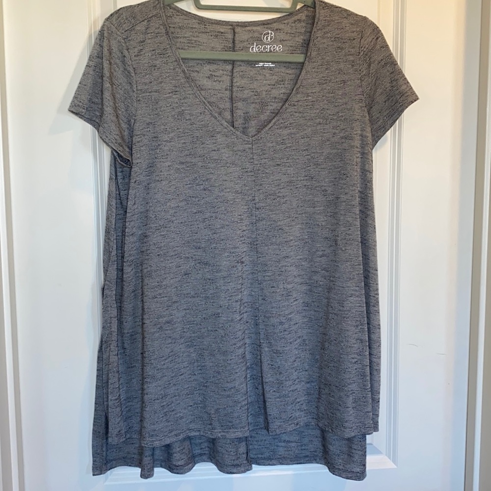 Decree Medium V-Neck Grey Heathered High Low Hemmed Tee. Gently Loved